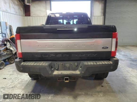 ✅ 2017 Ford F-350 Platinum • VIN: 1FT8W3BT0HED09119 • Lot: 89123445. Wystawiony na Copart z przebiegiem 120 230 mil. Bezpłatny archiwum sprzedaży aukcyjnych z USA i szczegółowy raport historii pojazdu na DreamBid. Zdjęcie 6.