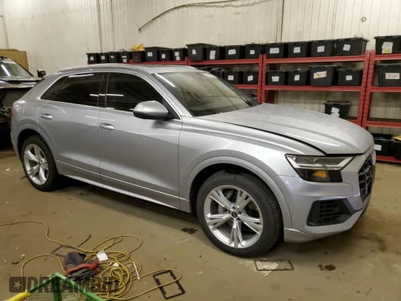 ✅ 2022 Audi Q8 Premium • VIN: WA1AVBF16ND019115 • Lot: 76989333. Wystawiony na Copart z przebiegiem 15 912 mil. Bezpłatny archiwum sprzedaży aukcyjnych z USA i szczegółowy raport historii pojazdu na DreamBid. Zdjęcie 4.