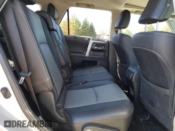 ✅ 2020 Toyota 4Runner SR5 Premium • VIN: JTEBU5JR3L5819613 • Лот: 84269065. Опубликован ранее на Copart с пробегом 61 324 миль. Бесплатный доступ к архиву аукционных продаж из США и подробный отчёт об истории автомобиля на DreamBid. Изображение 11.