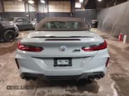 ✅ 2023 BMW M8 Competition • VIN: WBSDZ0C02PCM75573 • Lot: 41618692. Wystawiony na IAAI z przebiegiem 8 292 mil. Bezpłatny archiwum sprzedaży aukcyjnych z USA i szczegółowy raport historii pojazdu na DreamBid. Zdjęcie 17.