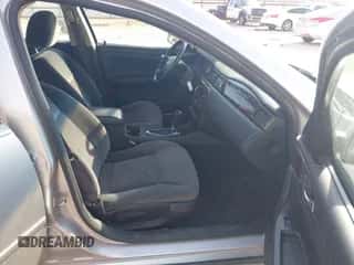 2013 Chevrolet Impala LT z VIN 2G1WG5E33D1258067, wystawiony jako IAAI lot #43249701 z przebiegiem 144 513 mil mil oraz . Historia ofert i sprzedaży dostępna na DreamBid. Obrazek 5.