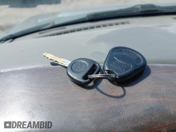 ✅ 2004 Chevrolet Express Passenger • VIN: 1GBFG15T041157045 • Lot: 42486752. Listed on IAAI with 319,752 mi. Free auction sales archive from the USA and detailed vehicle history report at DreamBid. Image 11.