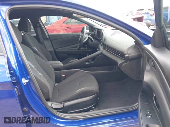 2025 Hyundai Elantra SEL Sport with VIN KMHLM4DG9SU977354, listed as a IAAI auction lot 43119629 with 4,264 mi miles and . Bid and sale history available at DreamBid. Image 5.