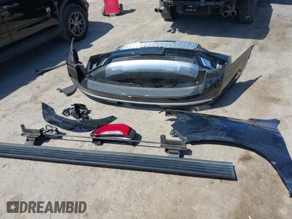 ✅ 2023 GMC Yukon XL Denali • VIN: 1GKS2JKL0PR242832 • Lot: 42053902. Listed on IAAI with 29,256 mi. Free auction sales archive from the USA and detailed vehicle history report at DreamBid. Image 12.