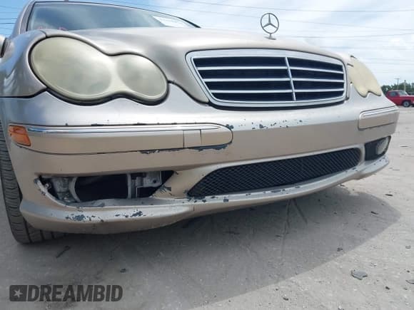 ✅ 2005 Mercedes-Benz C 320 • VIN: WDBRF64J45F610076 • Lot: 42422374. Listed on IAAI with 136,991 mi. Free auction sales archive from the USA and detailed vehicle history report at DreamBid. Image 6.