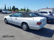 ✅ 1994 Mercedes-Benz E 320 • VIN: WDBEA66E8RC129851 • Lot: 42270044. Wystawiony na IAAI z przebiegiem 142 436 mil. Bezpłatny archiwum sprzedaży aukcyjnych z USA i szczegółowy raport historii pojazdu na DreamBid. Zdjęcie 3.