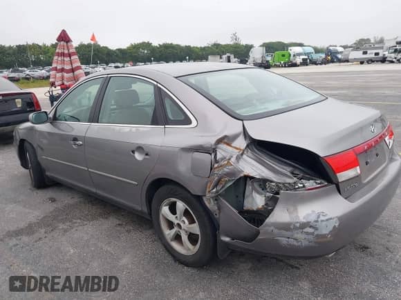 2007 Hyundai Azera SE z VIN KMHFC46FX7A188501, wystawiony jako IAAI lot #41404186 z przebiegiem 171 364 mil mil oraz . Historia ofert i sprzedaży dostępna na DreamBid. Obrazek 6.