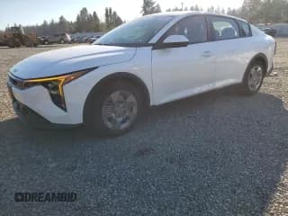 ✅ 2025 Kia K4 LXS • VIN: 3KPFT4DE6SE138733 • Лот: 85523915. Опубликован ранее на Copart с пробегом 1 892 миль. Бесплатный доступ к архиву аукционных продаж из США и подробный отчёт об истории автомобиля на DreamBid. Изображение 1.