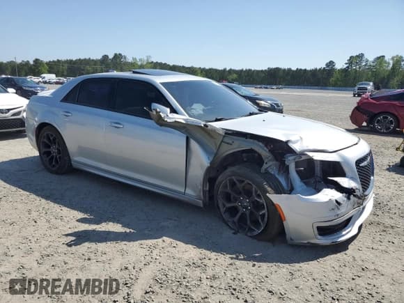 ✅ 2020 Chrysler 300 S • VIN: 2C3CCABT1LH137356 • Лот: 52389755. Опубликован ранее на Copart с пробегом 62 555 миль. Бесплатный доступ к архиву аукционных продаж из США и подробный отчёт об истории автомобиля на DreamBid. Изображение 4.