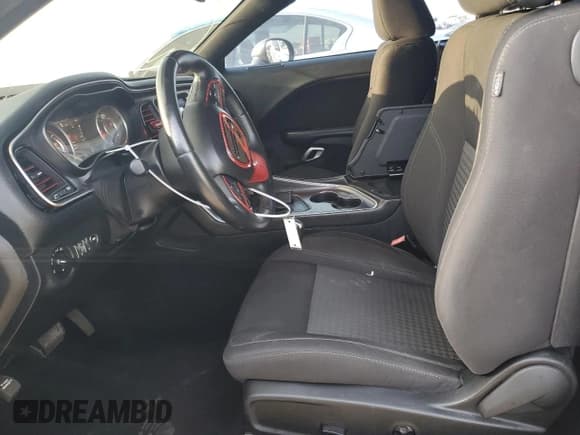 ✅ 2015 Dodge Challenger SXT • VIN: 2C3CDZAG5FH700817 • Lot: 66369304. Wystawiony na Copart z przebiegiem 93 116 mil. Bezpłatny archiwum sprzedaży aukcyjnych z USA i szczegółowy raport historii pojazdu na DreamBid. Zdjęcie 7.