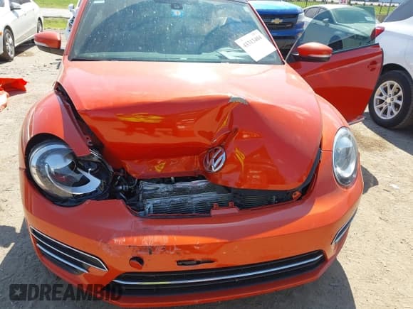 ✅ 2018 Volkswagen Beetle S • VIN: 3VWFD7AT7JM704868 • Лот: 43313404. Опубликован ранее на IAAI с пробегом 49 638 миль. Бесплатный доступ к архиву аукционных продаж из США и подробный отчёт об истории автомобиля на DreamBid. Изображение 6.