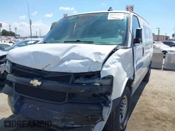 ✅ 2022 Chevrolet Express Cargo • VIN: 1GCWGAFPXN1269561 • Lot: 40347840. Wystawiony na IAAI z przebiegiem 43 743 mil. Bezpłatny archiwum sprzedaży aukcyjnych z USA i szczegółowy raport historii pojazdu na DreamBid. Zdjęcie 6.