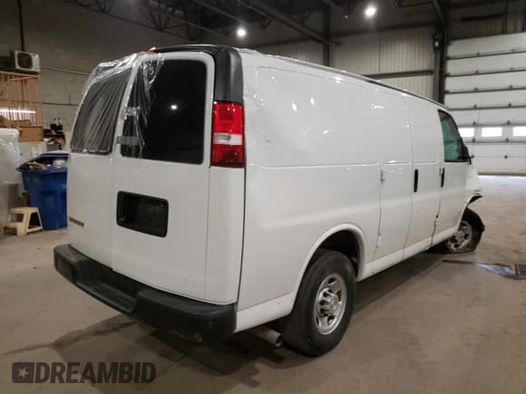 ✅ 2020 Chevrolet Express Cargo • VIN: 1GCWGAFP6L1179269 • Lot: 88147615. Wystawiony na Copart z przebiegiem 42 377 mil. Bezpłatny archiwum sprzedaży aukcyjnych z USA i szczegółowy raport historii pojazdu na DreamBid. Zdjęcie 4.
