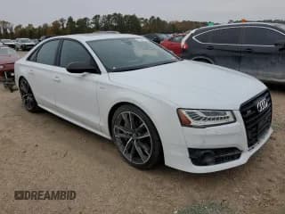 ✅ 2017 Audi S8 • VIN: WUAJ5AFD8HN901401 • Lot: 77734973. Wystawiony na Copart z przebiegiem 133 780 mil. Bezpłatny archiwum sprzedaży aukcyjnych z USA i szczegółowy raport historii pojazdu na DreamBid. Zdjęcie 4.