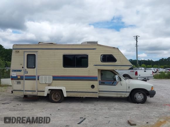 ✅ 1990 Toyota Pickup • VIN: JT5VN94T9L0012762 • Lot: 42989379. Listed on IAAI with 93,466 mi. Free auction sales archive from the USA and detailed vehicle history report at DreamBid. Image 12.