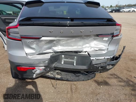 ✅ 2022 Volvo C40 Ultimate • VIN: YV4ED3GBXN2008666 • Lot: 42158415. Listed on IAAI with 22,874 mi. Free auction sales archive from the USA and detailed vehicle history report at DreamBid. Image 6.