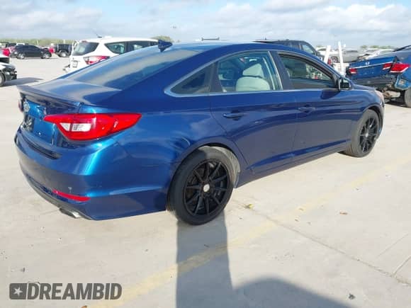 2016 Hyundai Sonata SE z VIN 5NPE24AF2GH347577, wystawiony jako IAAI lot #42994626 z przebiegiem 142 422 mil mil oraz . Historia ofert i sprzedaży dostępna na DreamBid. Obrazek 4.