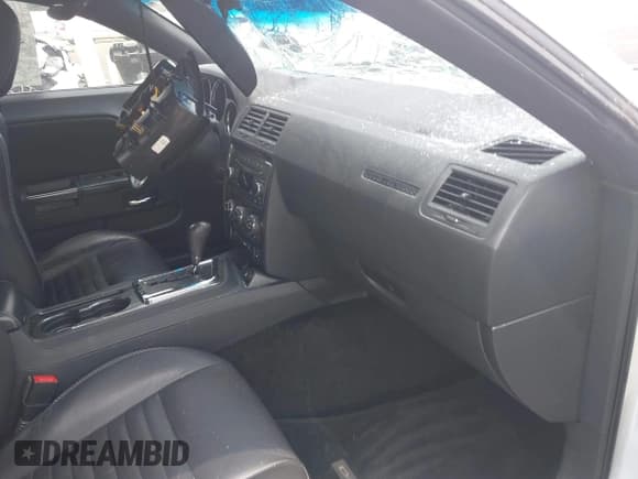 ✅ 2013 Dodge Challenger SXT • VIN: 2C3CDYAG1DH653521 • Lot: 42400304. Wystawiony na IAAI z przebiegiem 234 261 mil. Bezpłatny archiwum sprzedaży aukcyjnych z USA i szczegółowy raport historii pojazdu na DreamBid. Zdjęcie 5.