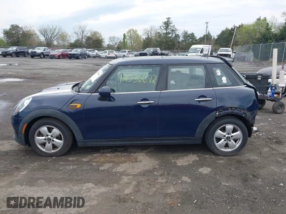 ✅ 2015 MINI Hardtop 4 Door • VIN: WMWXS5C54FT828442 • Lot: 42036692. Listed on IAAI with 88,224 mi. Free auction sales archive from the USA and detailed vehicle history report at DreamBid. Image 15.