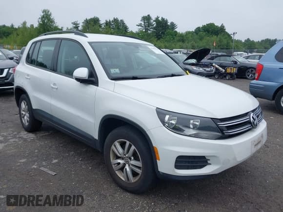 ✅ 2017 Volkswagen Tiguan S • VIN: WVGBV7AX4HK002215 • Lot: 42440129. Wystawiony na IAAI z przebiegiem 174 529 mil. Bezpłatny archiwum sprzedaży aukcyjnych z USA i szczegółowy raport historii pojazdu na DreamBid. Zdjęcie 1.