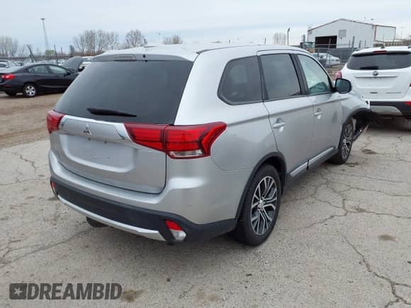 2018 Mitsubishi Outlander SE with VIN JA4AD3A35JZ055117, listed as a IAAI auction lot 41955013 with 142,906 mi miles and . Bid and sale history available at DreamBid. Image 4.