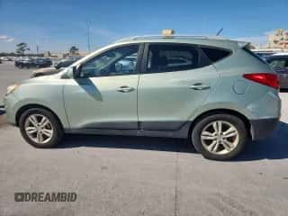 ✅ 2010 Hyundai Tucson Limited • VIN: KM8JU3AC8AU036852 • Лот: 90228075. Размещён на Copart с пробегом 170 141 миль миль. Получите бесплатный доступ к архиву аукционных продаж из США и посмотрите подробный отчёт об истории автомобиля на DreamBid. Изображение 2.
