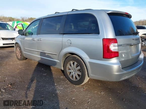 ✅ 2011 Chrysler Town & Country Touring L • VIN: 2A4RR8DG3BR703890 • Lot: 43787994. Wystawiony na IAAI z przebiegiem 159 317 mil. Bezpłatny archiwum sprzedaży aukcyjnych z USA i szczegółowy raport historii pojazdu na DreamBid. Zdjęcie 3.