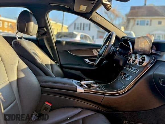 ✅ 2019 Mercedes-Benz C 300 • VIN: 55SWF8EB7KU295960 • Lot: 85442985. Listed on Copart with 138,860 mi. Free auction sales archive from the USA and detailed vehicle history report at DreamBid. Image 7.