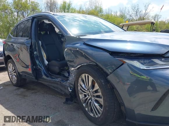 ✅ 2024 Toyota Venza LE • VIN: JTEAAAAH7RJ189793 • Lot: 42174190. Listed on IAAI with 6,845 mi. Free auction sales archive from the USA and detailed vehicle history report at DreamBid. Image 6.