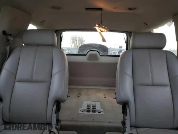 ✅ 2008 GMC Yukon SLT 4SA • VIN: 1GKFK13018J218030 • Lot: 85196224. Wystawiony na Copart z przebiegiem 240 080 mil. Bezpłatny archiwum sprzedaży aukcyjnych z USA i szczegółowy raport historii pojazdu na DreamBid. Zdjęcie 10.