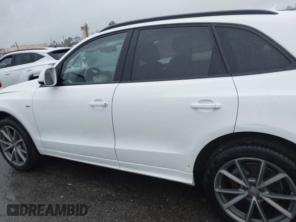 ✅ 2015 Audi Q5 Premium Plus • VIN: WA1DMAFP1FA127630 • Lot: 43759564. Listed on IAAI with 133,970 mi. Free auction sales archive from the USA and detailed vehicle history report at DreamBid. Image 14.