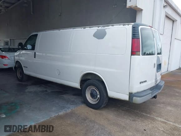 ✅ 2002 GMC Savana • VIN: 1GTGG29R821166934 • Lot: 43870199. Wystawiony na IAAI z przebiegiem 100 037 mil. Bezpłatny archiwum sprzedaży aukcyjnych z USA i szczegółowy raport historii pojazdu na DreamBid. Zdjęcie 3.
