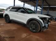 ✅ 2022 Ford Explorer XLT • VIN: 1FMSK7DH4NGB34578 • Лот: 92867445. Опубликован ранее на Copart с пробегом 8 806 миль. Бесплатный доступ к архиву аукционных продаж из США и подробный отчёт об истории автомобиля на DreamBid. Изображение 4.