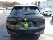 ✅ 2022 BMW iX xDrive50 • VIN: WB523CF04NCK84422 • Lot: 43535492. Wystawiony na IAAI z przebiegiem 42 152 mil. Bezpłatny archiwum sprzedaży aukcyjnych z USA i szczegółowy raport historii pojazdu na DreamBid. Zdjęcie 17.
