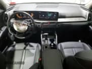 ✅ 2025 Kia Sorento X-Line EX • VIN: 5XYRHDJF9SG348905 • Lot: 62284325. Wystawiony na Copart z przebiegiem 8 986 mil. Bezpłatny archiwum sprzedaży aukcyjnych z USA i szczegółowy raport historii pojazdu na DreamBid. Zdjęcie 8.