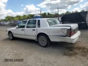 ✅ 1997 Lincoln Town Car Executive • VIN: 1LNLM81W5VY654645 • Lot: 71187815. Wystawiony na Copart z przebiegiem 202 132 mil. Bezpłatny archiwum sprzedaży aukcyjnych z USA i szczegółowy raport historii pojazdu na DreamBid. Zdjęcie 2.
