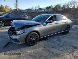 ✅ 2017 Mercedes-Benz E 300 Luxury • VIN: WDDZF4KB1HA142705 • Lot: 82514595. Wystawiony na Copart z przebiegiem 42 121 mil. Bezpłatny archiwum sprzedaży aukcyjnych z USA i szczegółowy raport historii pojazdu na DreamBid. Zdjęcie 1.