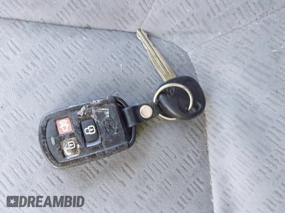 ✅ 2004 Hyundai Elantra GLS • VIN: KMHDN46D94U733209 • Lot: 42001669. Listed on IAAI with Not provided. Free auction sales archive from the USA and detailed vehicle history report at DreamBid. Image 11.