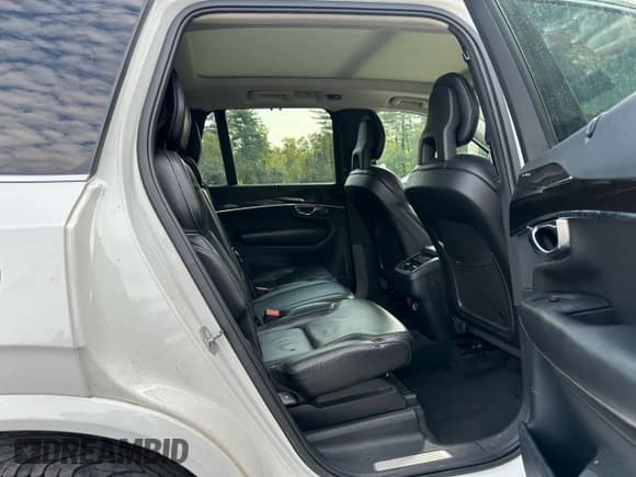 ✅ 2017 Volvo XC90 Inscription • VIN: YV4A22PL7H1162026 • Lot: 84165065. Listed on Copart with 123,432 mi. Free auction sales archive from the USA and detailed vehicle history report at DreamBid. Image 7.