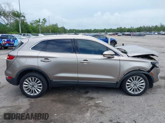✅ 2019 Lincoln MKC Standard • VIN: 5LMCJ1C9XKUL10316 • Lot: 42769957. Listed on IAAI with 115,829 mi. Free auction sales archive from the USA and detailed vehicle history report at DreamBid. Image 13.