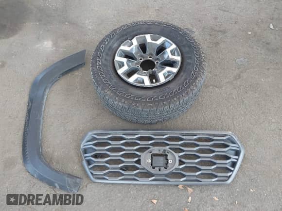 2022 Toyota Tacoma SR5 with VIN 3TMAZ5CN9NM186656, listed as a IAAI auction lot 43253480 with 25,540 mi miles and . Bid and sale history available at DreamBid. Image 11.