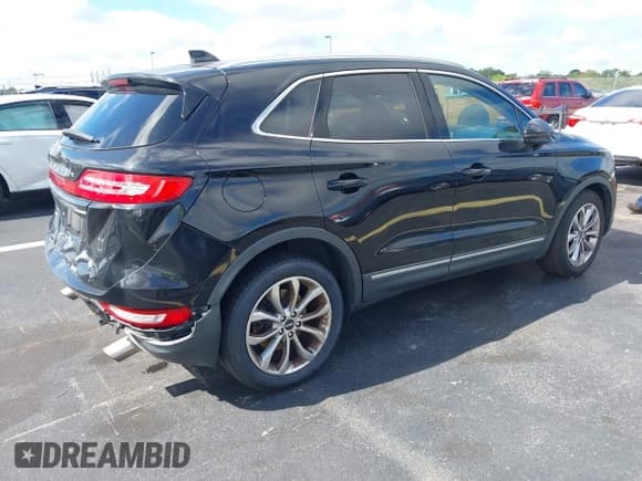 ✅ 2019 Lincoln MKC Select • VIN: 5LMCJ2C99KUL08014 • Lot: 43123646. Wystawiony na IAAI z przebiegiem 63 832 mil. Bezpłatny archiwum sprzedaży aukcyjnych z USA i szczegółowy raport historii pojazdu na DreamBid. Zdjęcie 4.