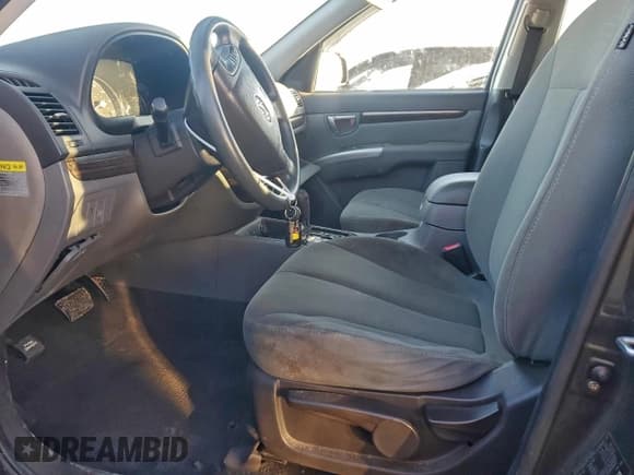 ✅ 2010 Hyundai Santa Fe GLS • VIN: 5NMSG3AB3AH383228 • Лот: 94759125. Опубликован ранее на Copart с пробегом 180 448 миль. Бесплатный доступ к архиву аукционных продаж из США и подробный отчёт об истории автомобиля на DreamBid. Изображение 7.