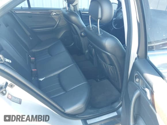 ✅ 2005 Mercedes-Benz C 320 • VIN: WDBRF84J35F646188 • Lot: 41692007. Wystawiony na IAAI z przebiegiem 203 320 mil. Bezpłatny archiwum sprzedaży aukcyjnych z USA i szczegółowy raport historii pojazdu na DreamBid. Zdjęcie 8.