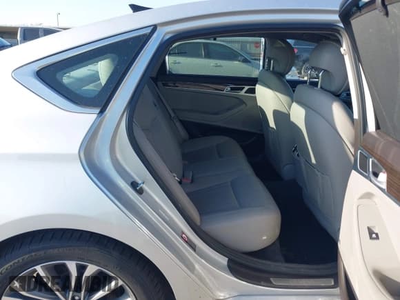 ✅ 2017 Genesis G80 3.8L • VIN: KMHGN4JE1HU178193 • Lot: 43722357. Wystawiony na IAAI z przebiegiem 65 856 mil. Bezpłatny archiwum sprzedaży aukcyjnych z USA i szczegółowy raport historii pojazdu na DreamBid. Zdjęcie 8.