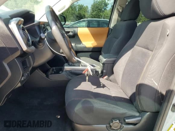 ✅ 2019 Toyota Tacoma TRD Sport • VIN: 3TMAZ5CN7KM080878 • Lot: 80464265. Wystawiony na Copart z przebiegiem 59 444 mil. Bezpłatny archiwum sprzedaży aukcyjnych z USA i szczegółowy raport historii pojazdu na DreamBid. Zdjęcie 7.