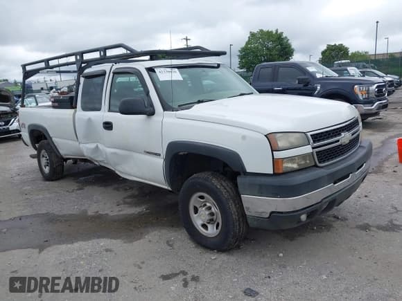✅ 2007 Chevrolet Silverado 2500HD Work Truck • VIN: 1GCHK29U67E135916 • Lot: 42330020. Wystawiony na IAAI z przebiegiem 228 917 mil. Bezpłatny archiwum sprzedaży aukcyjnych z USA i szczegółowy raport historii pojazdu na DreamBid. Zdjęcie 1.