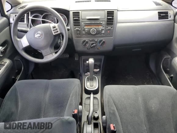 ✅ 2011 Nissan Versa S • VIN: 3N1BC1AP2BL361451 • Лот: 67528485. Опубликован ранее на Copart с пробегом 131 169 миль. Бесплатный доступ к архиву аукционных продаж из США и подробный отчёт об истории автомобиля на DreamBid. Изображение 8.