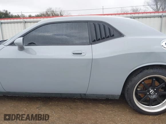 ✅ 2009 Dodge Challenger R/T • VIN: 2B3LJ54TX9H526495 • Lot: 41408708. Wystawiony na IAAI z przebiegiem 147 835 mil. Bezpłatny archiwum sprzedaży aukcyjnych z USA i szczegółowy raport historii pojazdu na DreamBid. Zdjęcie 14.