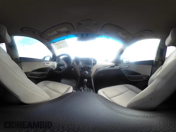 ✅ 2018 Hyundai Santa Fe 2.4L • VIN: 5XYZUDLB9JG509774 • Лот: 43225565. Опубликован ранее на IAAI с пробегом Не указан. Бесплатный доступ к архиву аукционных продаж из США и подробный отчёт об истории автомобиля на DreamBid. Изображение 18.